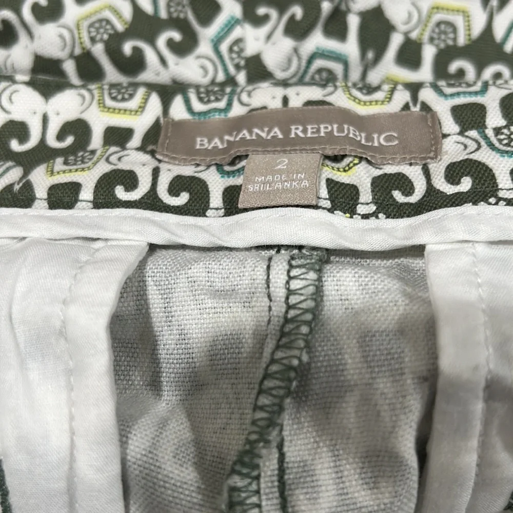 Banana republic elephant 🐘 print Hampton chino shorts size 2 GUC..